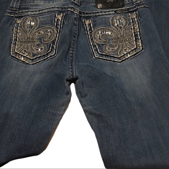 Miss Me Jeans size 28 worn couple times has one small wear spot on leg - Picture 2 of 5
